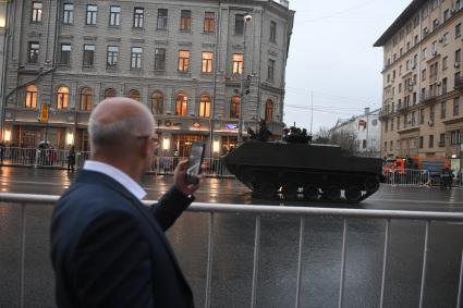 Москва. БТР-МДМ во время проезда военной техники по Тверской улице перед репетицией парада на Красной площади, посвященного 72-й годовщине Победы в Великой Отечественной войне.