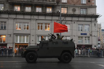 Москва. Бронемашина `Тигр-М` во время проезда военной техники по Тверской улице перед репетицией парада на Красной площади, посвященного 72-й годовщине Победы в Великой Отечественной войне.