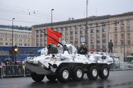 Москва. БТР-82А во время проезда военной техники по Тверской улице перед репетицией парада на Красной площади, посвященного 72-й годовщине Победы в Великой Отечественной войне.