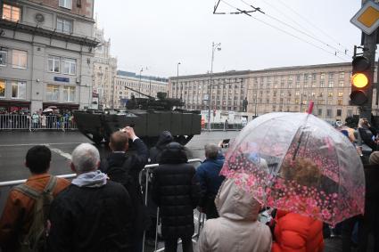 Москва. БМП `Курганец-25` во время проезда военной техники по Тверской улице перед репетицией парада на Красной площади, посвященного 72-й годовщине Победы в Великой Отечественной войне.