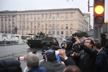 Москва.  БМП-3  во время проезда военной техники по Тверской улице перед репетицией  парада на Красной площади, посвященного 72-й годовщине Победы в Великой Отечественной войне.