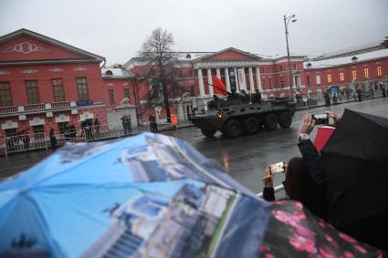 Москва. БТР-82А  во время проезда военной техники по Тверской улице перед репетицией  парада на Красной площади, посвященного 72-й годовщине Победы в Великой Отечественной войне.