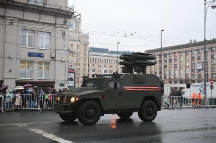Москва.  Бронемашина `Корнет-Д1`  во время проезда военной техники по Тверской улице перед репетицией  парада на Красной площади, посвященного 72-й годовщине Победы в Великой Отечественной войне.