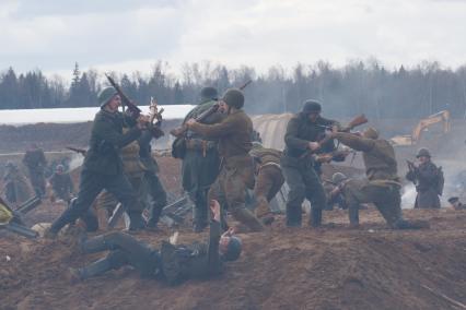 Московская область, г. Кубинка. Участники военно-исторической реконструкции Берлинской наступательной операции Красной армии во время Великой Отечественной войны на территории военно-патриотического парка культуры и отдыха Вооруженных сил РФ `Патриот`.