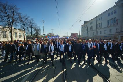 Екатеринбург. Члены Свердловского правительства во время шествия первомайской демонстрации профсоюзов в день весны и труда.