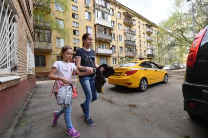 Москва. Пятиэтажный жилой дом.