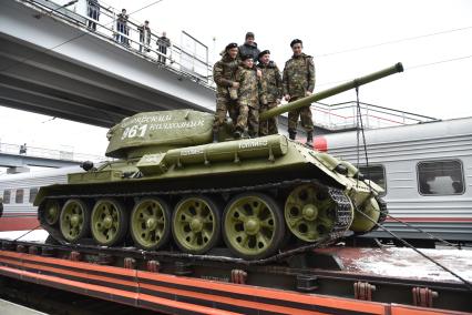 Новосибирск. Прибытие агитпоезда `Армия Победы 2017 ` на вокзал Новосибирск-Главный.