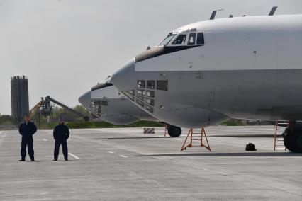 Энгельс. Самолет заправщик ил-78  на аэродроме.