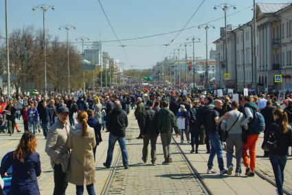 Екатеринбург. Праздничные гуляния горожан после военного парада в честь 72-й годовщины победы в Великой Отечественной войне