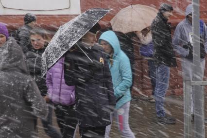 Барнаул. Во время снегопада на одной из улиц города.