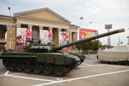 Ставрополь. Танк Т-72Б3 на площади Ленина в рамках проведения репетиции Парада Победы.