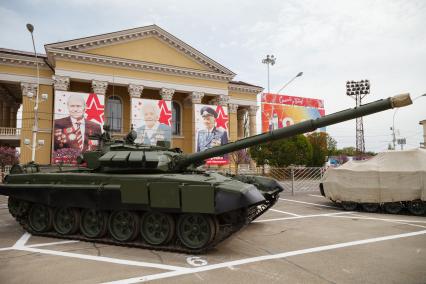 Ставрополь. Танк  Т-72Б3 на площади Ленина в рамках проведения репетиции Парада Победы.