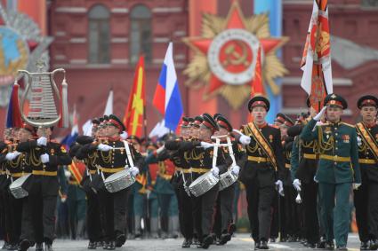 Москва.  Военнослужащие  на Красной площади во время военного парада, посвященного 72-й годовщине Победы в Великой Отечественной войне.