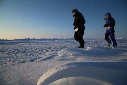 Северный полюс, лагерь `Барнео`. Участники марафона на Северном полюсе (NORTH POLE MARATHON 2017) .