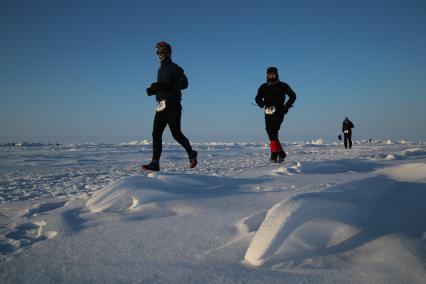 Северный полюс, лагерь `Барнео`. Участники марафона на Северном полюсе (NORTH POLE MARATHON 2017) .