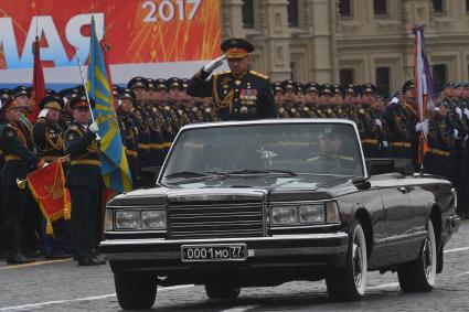 Москва.  Министр обороны РФ Сергей Шойгу на Красной площади во время военного парада, посвященного 72-й годовщине Победы в Великой Отечественной войне.