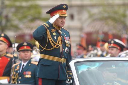 Москва.  Министр обороны РФ Сергей Шойгу на Красной площади во время военного парада, посвященного 72-й годовщине Победы в Великой Отечественной войне.