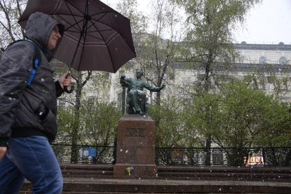 Москва.  Памятник П.И.Чайковскому на Большой Никитской улице.