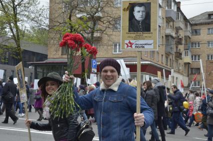 Тула.  Участники акции памяти `Бессмертный полк` во время шествия в День Победы.