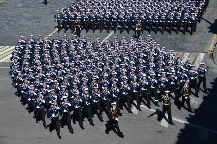 Москва.  Военнослужащие во время    генеральной репетиции военного  парада , посвященного 72-й годовщине Победы в Великой Отечественной войне .