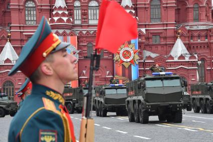 Москва.   Бронеавтомобили `Тайфун-К`  на Красной площади во время военного парада, посвященного 72-й годовщине Победы в Великой Отечественной войне.