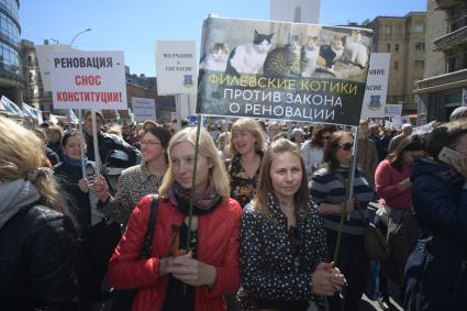 Москва. Участники  митинга на проспекте Академика Сахарова против сноса пятиэтажек.