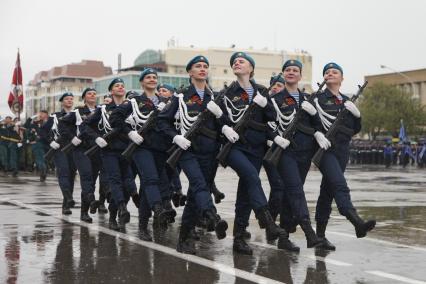 Ставрополь. Военнослужащие  во время военного  парада, посвященного 72-й годовщине  Победы в Великой Отечественной войне.