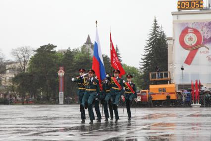 Ставрополь. Знаменосцы  во время военного  парада, посвященного 72-й годовщине  Победы в Великой Отечественной войне.