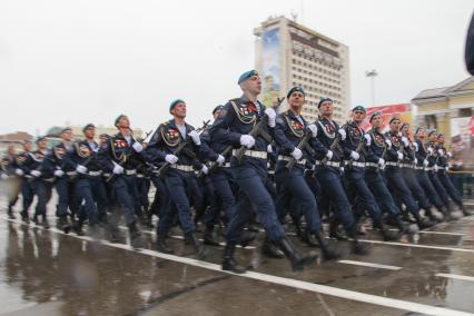 Ставрополь. Военнослужащие  во время военного  парада, посвященного 72-й годовщине  Победы в Великой Отечественной войне.