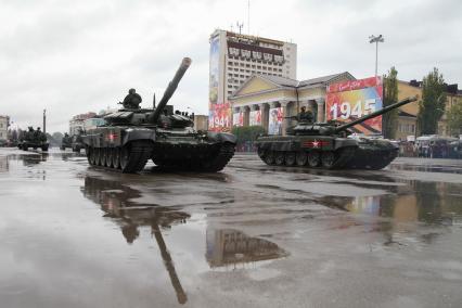 Ставрополь. Военная техника  во время военного  парада, посвященного 72-й годовщине  Победы в Великой Отечественной войне.