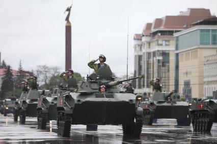 Ставрополь. Военная техника  во время  парада, посвященного 72-й годовщине  Победы в Великой Отечественной войне.