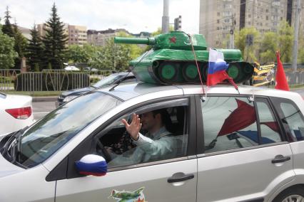 Ставрополь.  Участник во время автопробега в рамках общекраевой акции `Колонна имени Героя Советского Союза Ивана Алексеевича Щипакина `На Берлин!`,  посвященной 72-й годовщине Победы в Великой Отечественной войне.