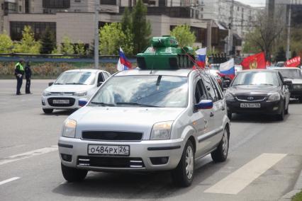 Ставрополь.  Участники во время автопробега в рамках общекраевой акции `Колонна имени Героя Советского Союза Ивана Алексеевича Щипакина `На Берлин!`,  посвященной 72-й годовщине Победы в Великой Отечественной войне.