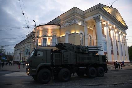 Калининград.   Зенитный ракетно-пушечный комплекс `Панцирь` на репетиции  парада, посвященного 72-й годовщине Победы в Великой Отечественной войне.