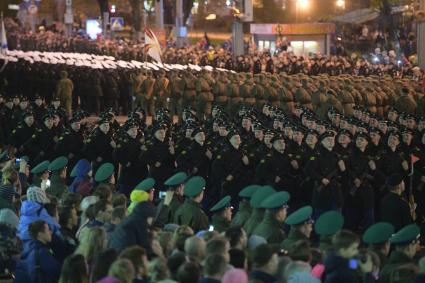 Калининград. Колонна военнослужащих на репетиции военного  парада, посвященного 72-й годовщине Победы в Великой Отечественной войне.