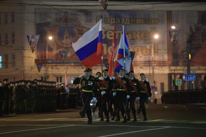 Калининград.  Знаменосцы на репетиции военного  парада, посвященного 72-й годовщине Победы в Великой Отечественной войне.