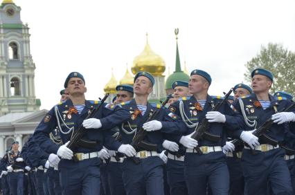 Тула.  Военнослужащие  106-й гвардейской воздушно-десантной дивизии  во время военного парада, посвященного 72-й годовщине Победы в Великой Отечественной войне.