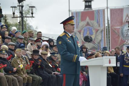 Тула.  Губернатор Тульской области Алексей Дюмин  во время военного парада, посвященного 72-й годовщине Победы в Великой Отечественной войне.