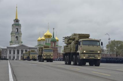 Тула.  Зенитные ракетно-пушечные комплексы (ЗРПК) наземного базирования `Панцирь-С` во время военного парада, посвященного 72-й годовщине Победы в Великой Отечественной войне.