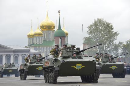 Тула. Боевая машина десанта БМД-2 во время военного парада, посвященного 72-й годовщине Победы в Великой Отечественной войне.