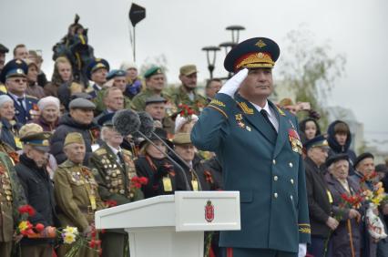 Тула.  Губернатор Тульской области Алексей Дюмин  во время военного парада, посвященного 72-й годовщине Победы в Великой Отечественной войне.