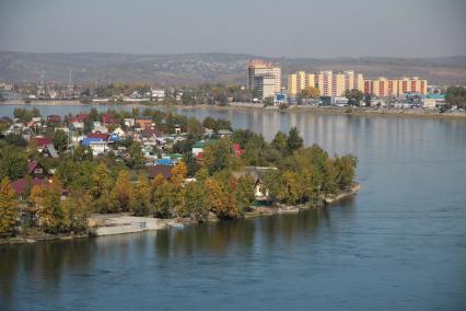 Иркутск. Видна  на город и реку Ангару.