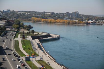 Иркутск. Вид на Нижнюю набережную города.