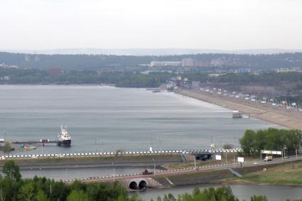 Иркутск. Видна на город и реку Ангару.