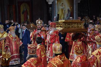 Москва. Прибытие ковчега с мощами  святителя Николая Чудотворца в храме Христа Спасителя.