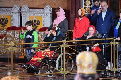 Москва. Верующие в очереди в Храме Христа Спасителя, где находится ковчег с мощами святителя Николая Чудотворца.