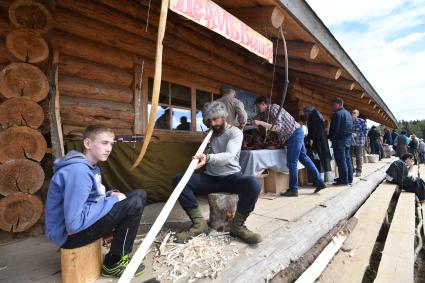 Московская область. Слобода Германа Стерлигова. Посетители на ярмарке.