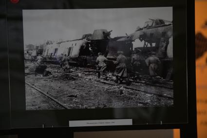 Москва.  Фотографии  Ольги Ландер, представленные на выставке ` Ольга Ландер. Дополненная реальность войны`  в Музее военной формы одежды.