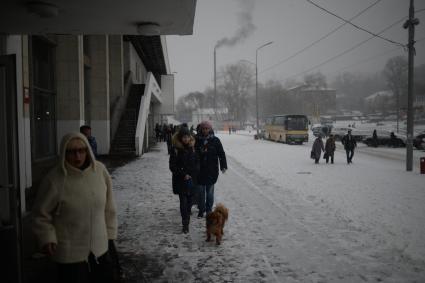 Владимир. Люди на улице города.