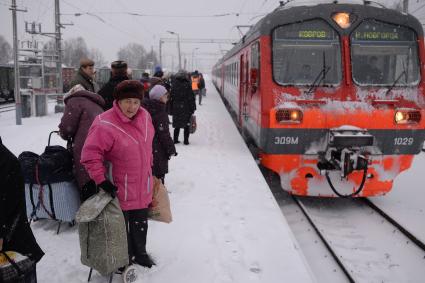 Владимирская область, г. Вязники. Пассажиры на вокзале.